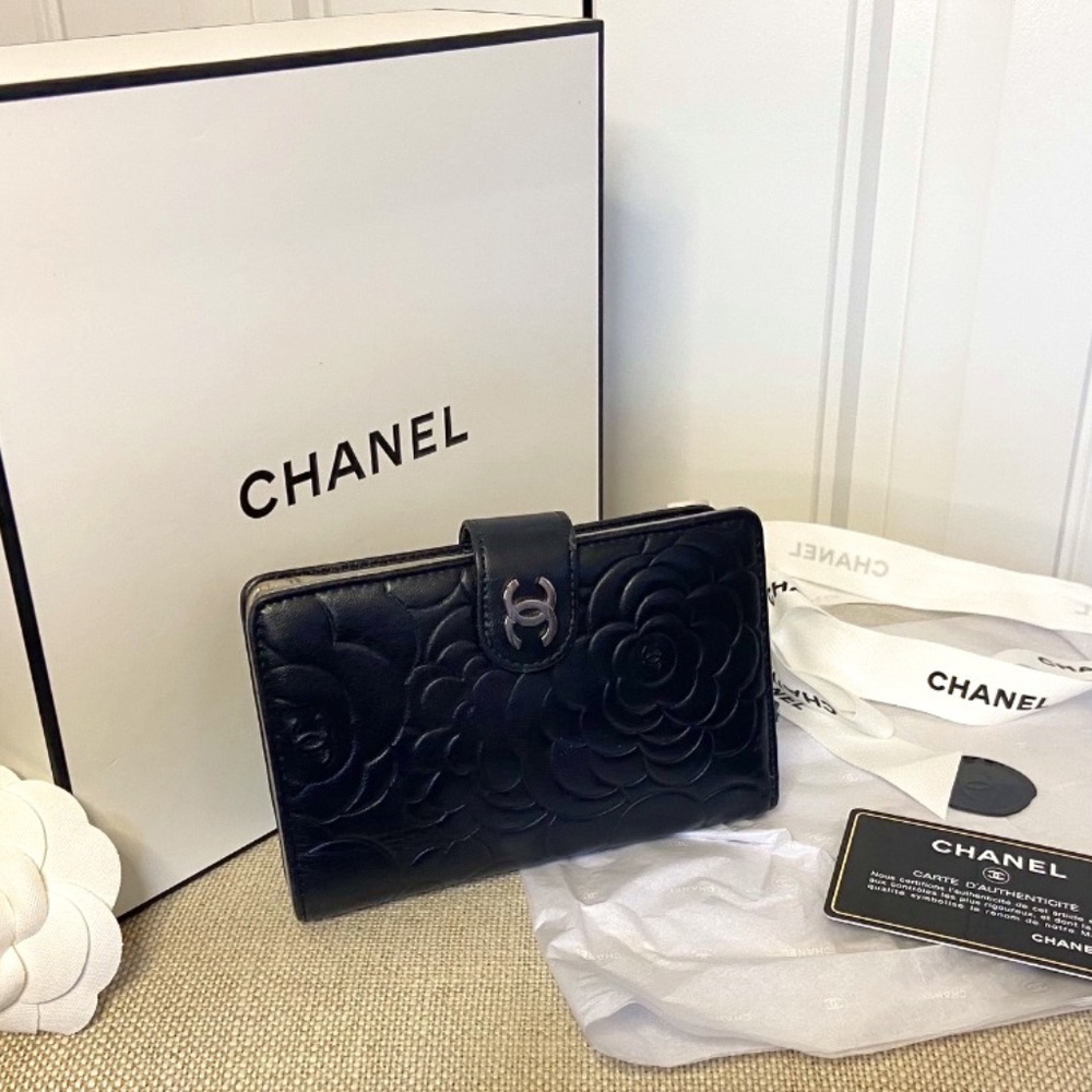 CHANEL Camellia Black Leather Wallet